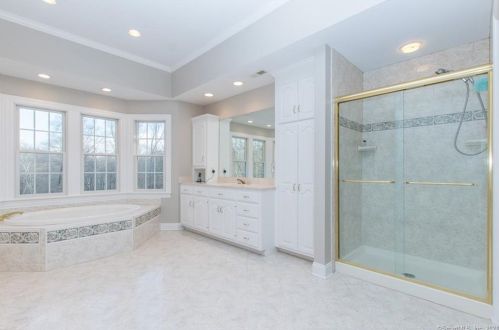 45 Deforest Rd, Wilton CT 06897-1908 exterior