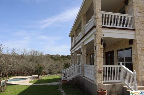 6019 Creekwood Pass, Spring Branch TX 78070-7022 exterior