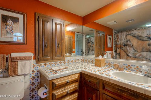 1021 Msn Twin Buttes Rd, Green Valley AZ 85622-8320 exterior