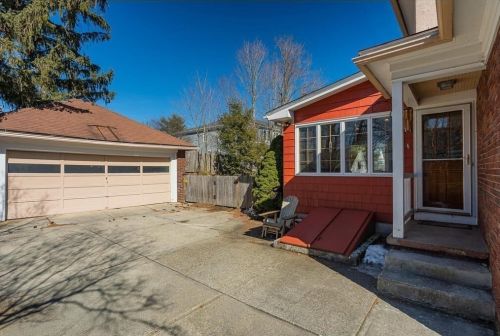 30 Pleasantview Ave, Springfield MA 01106-1019 exterior