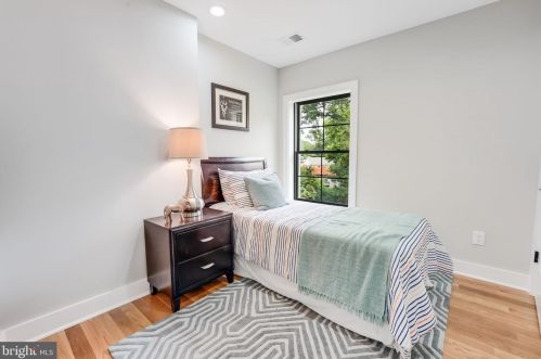 1505 Crestwood Dr, Alexandria VA  22302-2303 exterior