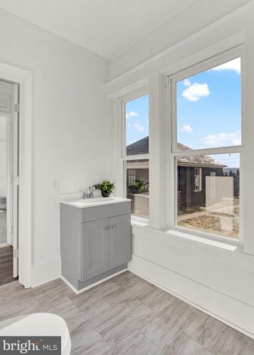 319 King St, Littlestown PA 17340-1612 exterior