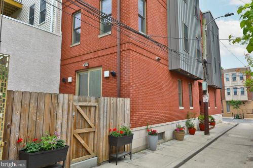 833 Bainbridge St, Philadelphia PA  19147-2009 exterior