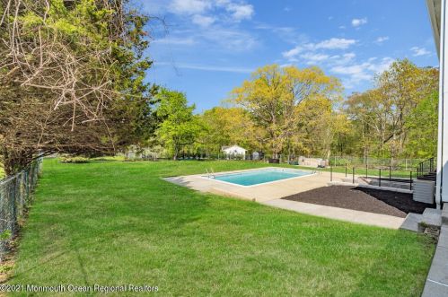 1120 Farmingdale Rd, Jackson Twp NJ  08527-1380 exterior