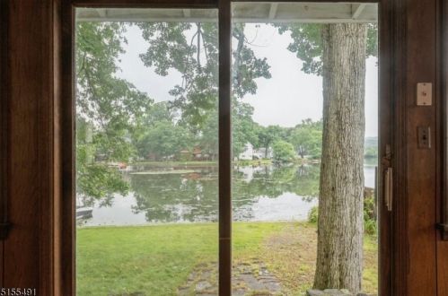 16 Shawnee Trl, Parsippany NJ 07834-1133 exterior