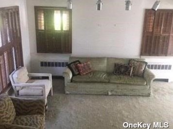 247 East Ave, Valley Stream NY  11580-3233 exterior