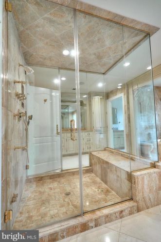 2221 Jefferson Ln, Huntingdon Valley PA 19006-6038 exterior