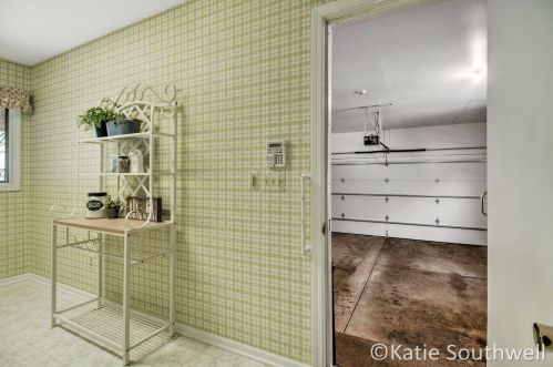 3646 Charlevoix Dr, Grand Rapids MI 49546-7061 exterior