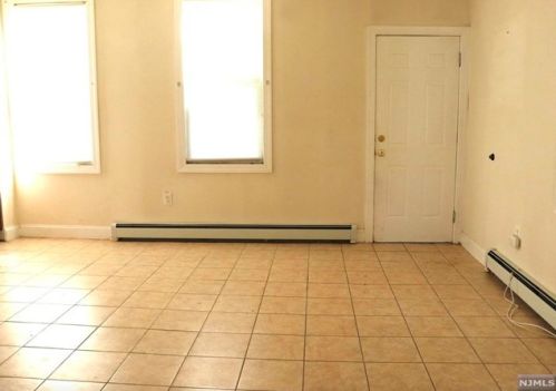 481 Rosa Parks Blvd, Paterson NJ 07501-3105 exterior