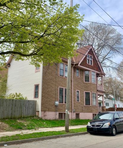 601 Chambers St, Milwaukee WI  53212-2309 exterior