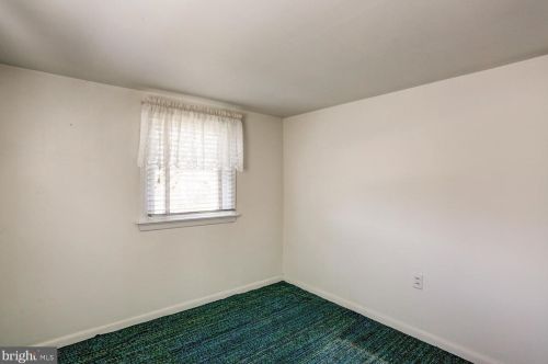 28 Eastland Dr, Lancaster PA 17602-4105 exterior