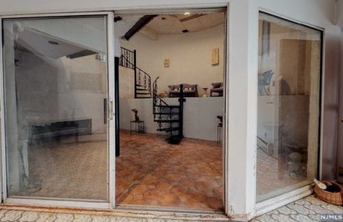 25 Sparrowbush Rd, Upper Saddle River NJ 07458-1420 exterior