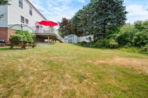 526 Leland Dr, Pittsburgh PA 15236-2758 exterior