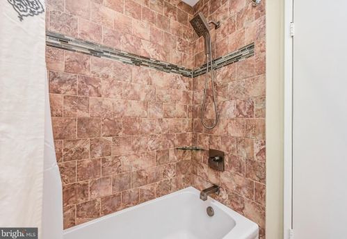 5615 Chase Ct, Alexandria VA 22312-6318 exterior