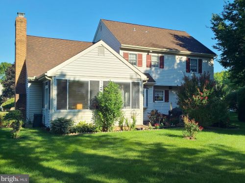 2005 Chapel Frg Dr, Lancaster PA 17601-1654 exterior