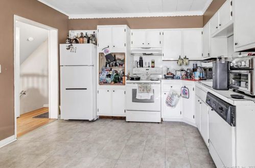 195 Elizabeth St, Derby CT 06418-1814 exterior