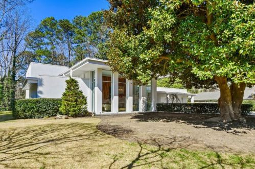 5890 Hilderbrand Dr, Atlanta, GA 30328-5149