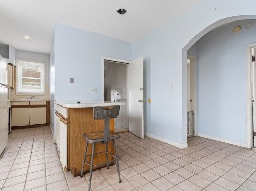 535 Manton Ave, Providence RI 02909-5616 exterior