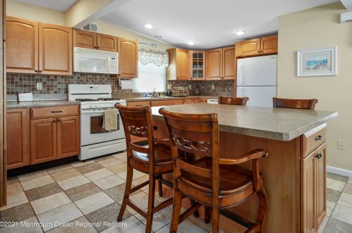 100 Vance Ave, Lavallette NJ 08735-2239 exterior