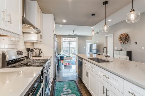 4123 Ridgeway Ave, Chicago IL 60618-2120 exterior