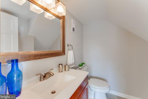 2406 Dearing St, Alexandria VA 22302-1806 exterior