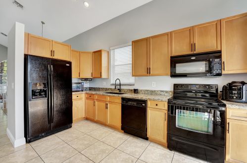 11753 Bennington Cir, Fort Pierce FL  34987-2717 exterior