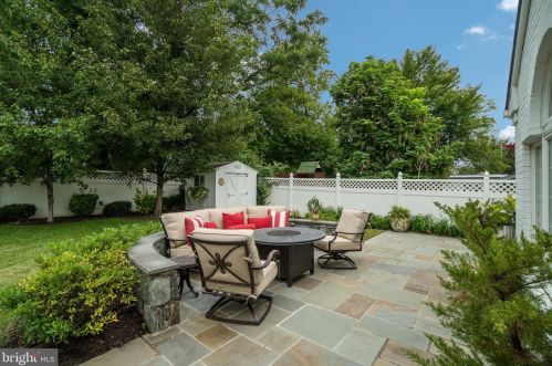 3013 King St, Alexandria VA 22302-3514 exterior