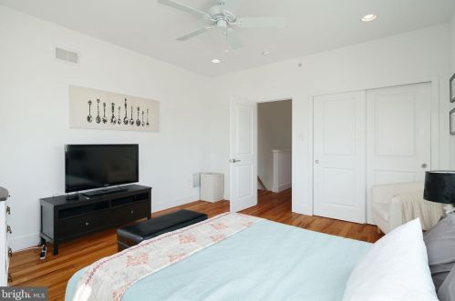 2201 Cumberland St, Philadelphia PA 19125-2203 exterior