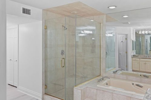 1202 Floresilla De Avila, Tampa FL 33613-1073 exterior