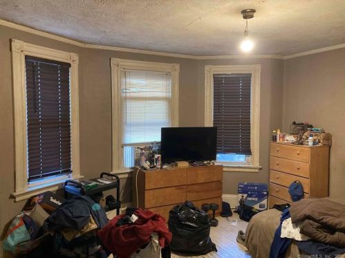 587 Arch St, New Britain CT 06051-3037 exterior