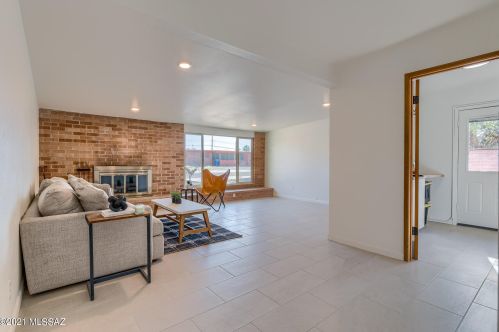 8901 Mcclellan St, Tucson AZ  85710-4420 exterior