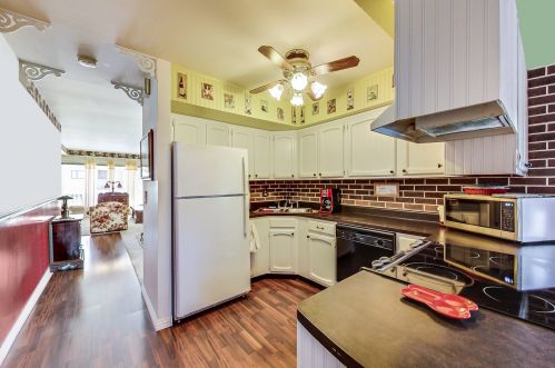 5950 Ozanam Ave, Chicago IL 60631-2235 exterior