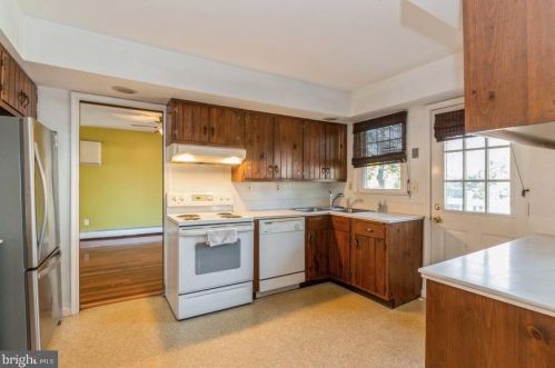 322 Independence Ave, Trenton NJ  08610-5704 exterior