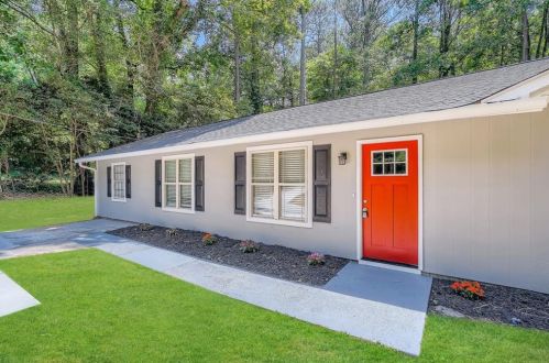 6839 Timberclair Ct, Lithonia GA  30058-3011 exterior