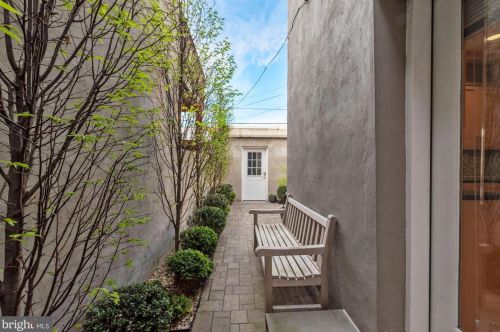 1221 T St, Washington DC 20009-7535 exterior