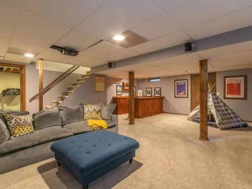 19 Quinnehtuk Rd, Springfield MA 01106-2911 exterior