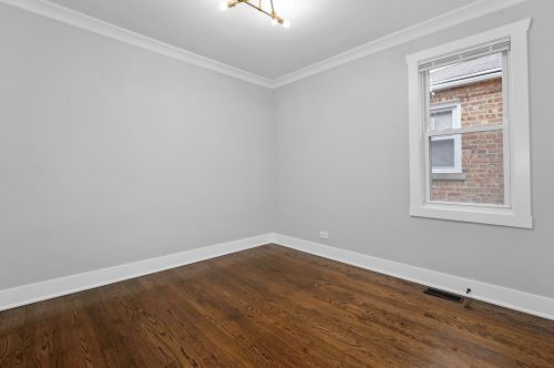 9740 Calumet Ave, Chicago IL 60616-2439 exterior