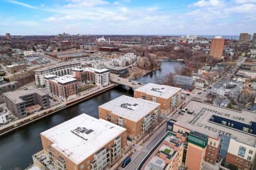 1915 Water St, Milwaukee WI  53202-1577 exterior