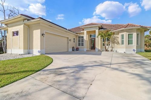 633 10th Ave, Naples, FL 34120-2085