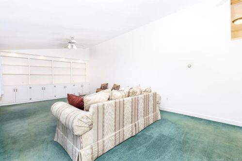 15 Lexton Dr, Farmington CT 06032-2412 exterior