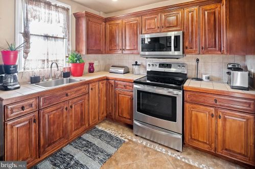 6531 10th St, Philadelphia, PA 19126-3729