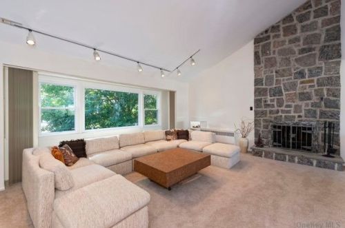 920 Lawrence Ct, Valley Stream, NY 11581-2744