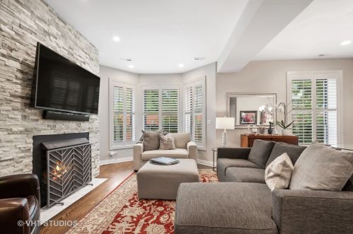 811 Bradley Pl, Chicago, IL 60613-3950