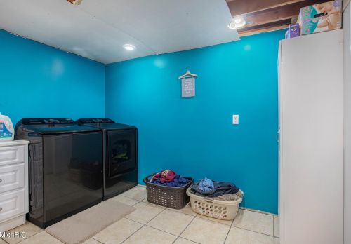 5940 3 St, Kalamazoo MI 49009-7593 exterior