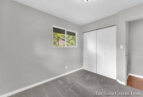 1845 Bonneville Dr, Meskegon MI 49441-3709 exterior