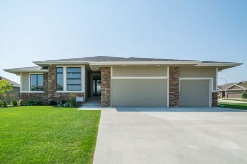 14408 Brook View Dr, Des Moines, IA 50323