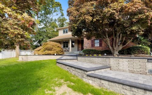 26 Dryden Way, Commack, NY 11725-1928