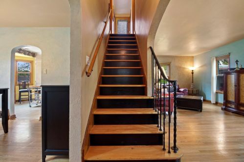 4541 Pine Ave, Milwaukee, WI 53207-5210