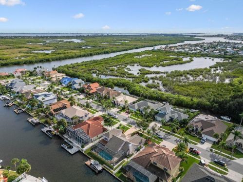 2006 Sykes Crk Dr, Merritt Island FL 32953-3065 exterior