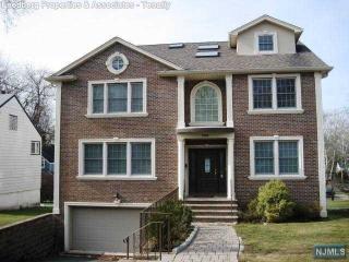 1340 Mercedes St, Teaneck NJ  07666-2129 exterior